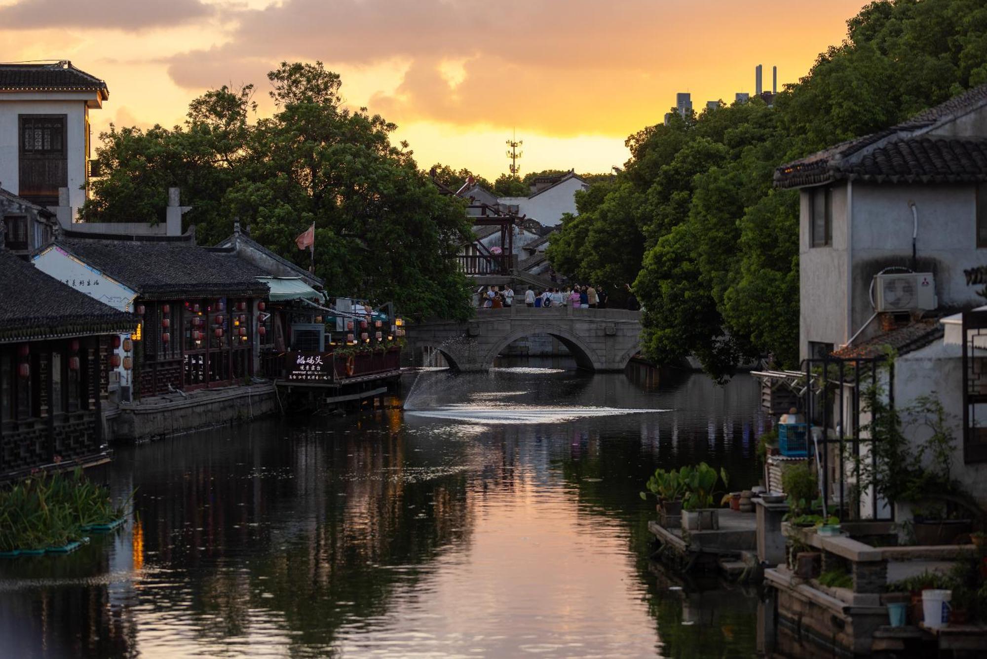 Tongli Slowlife River View Inn Сучжоу Екстер'єр фото